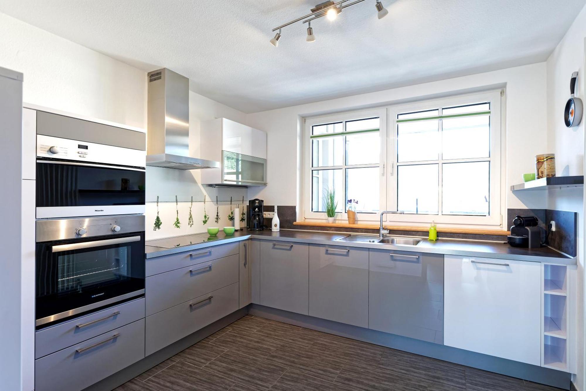 Grosszuegiges Helles Penthouse -Komplette Etage- Mit Balkon Und Stellplatz In Ruhiger Lage Кулмбах Екстериор снимка