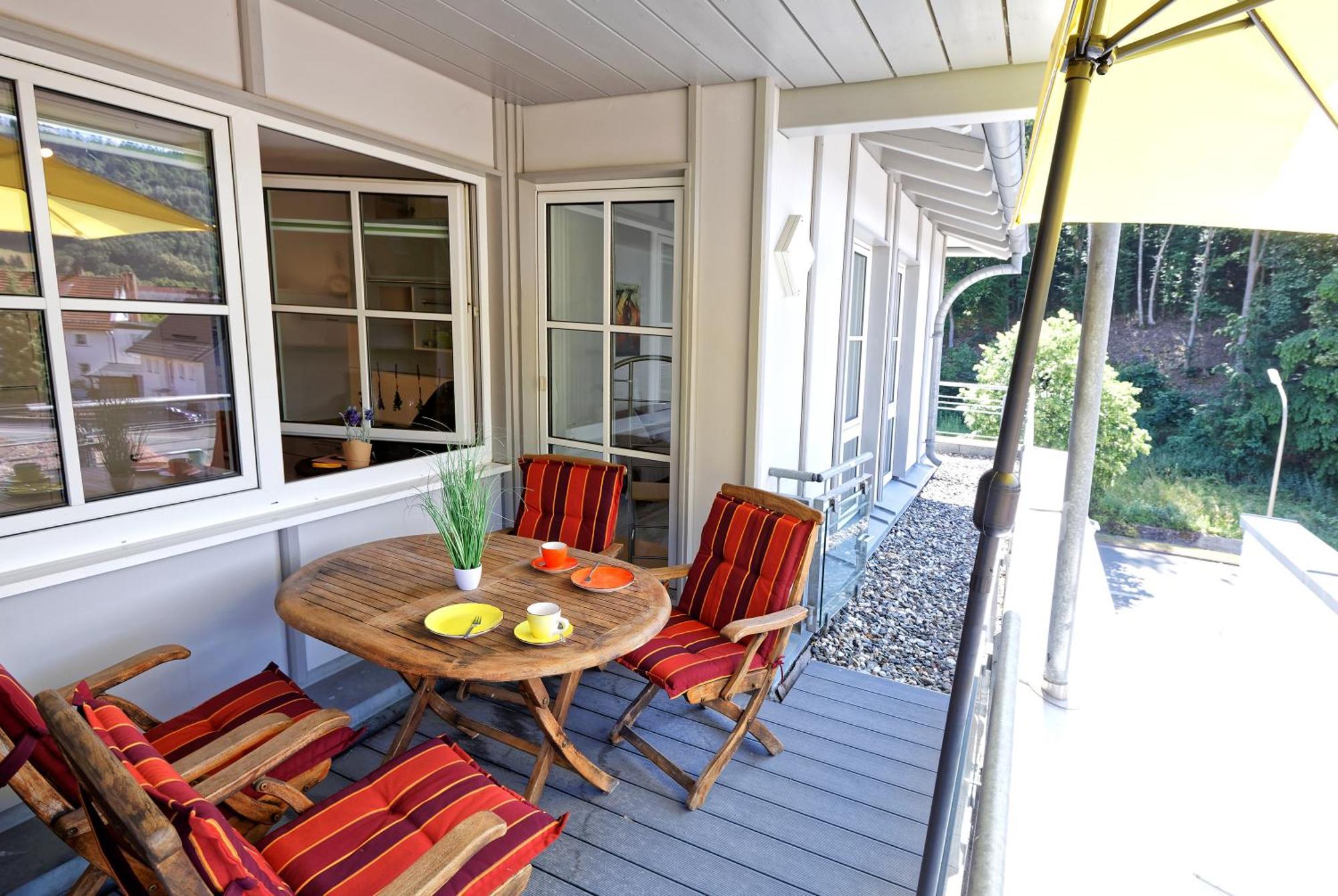 Grosszuegiges Helles Penthouse -Komplette Etage- Mit Balkon Und Stellplatz In Ruhiger Lage Кулмбах Екстериор снимка