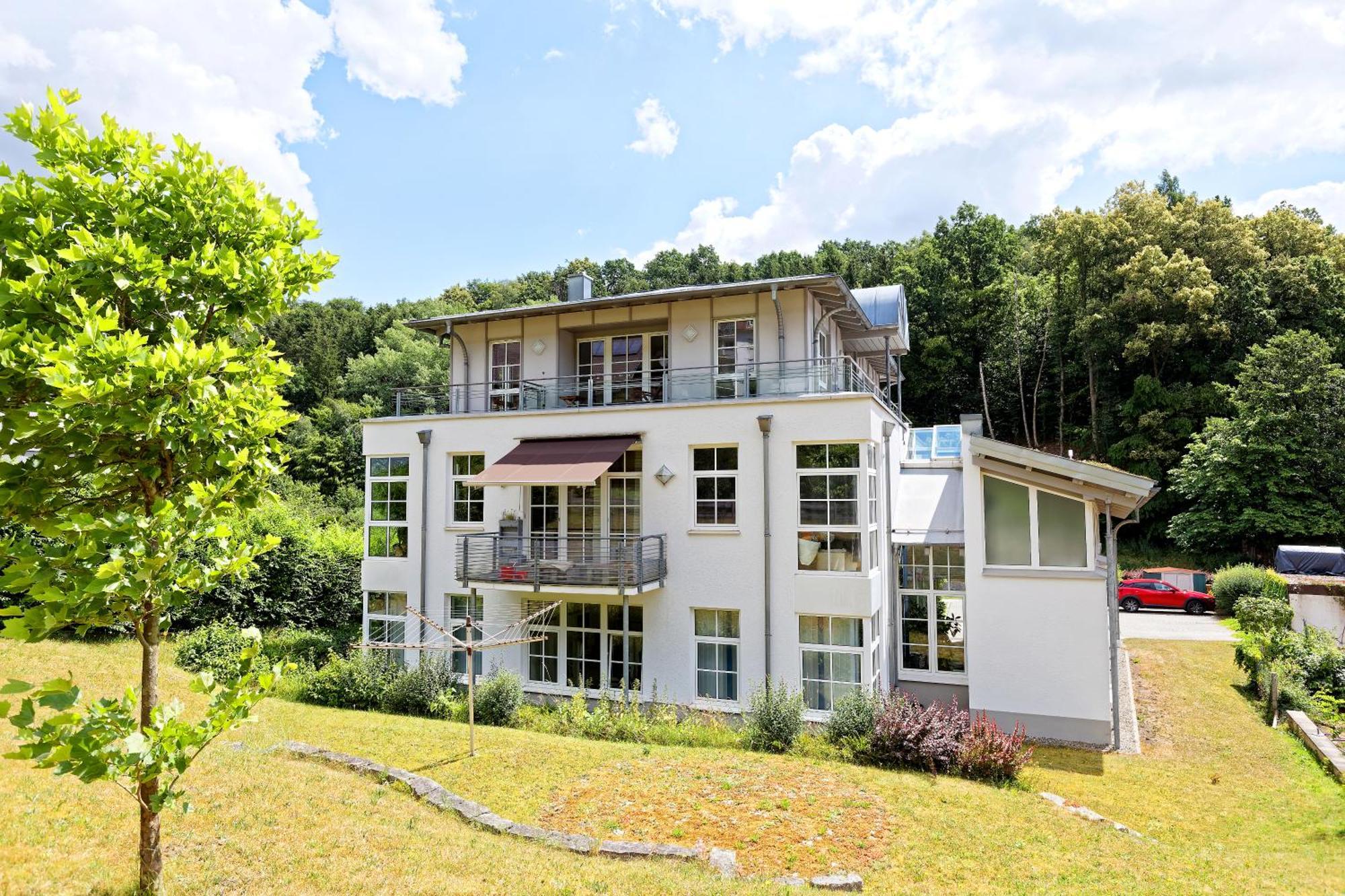 Grosszuegiges Helles Penthouse -Komplette Etage- Mit Balkon Und Stellplatz In Ruhiger Lage Кулмбах Екстериор снимка